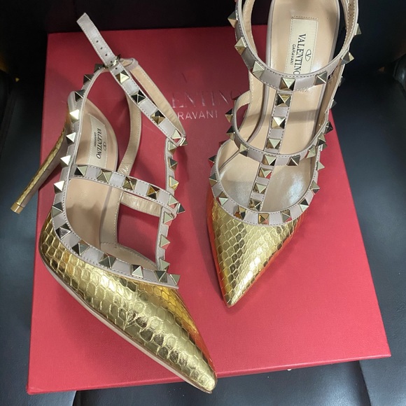 Valentino Garavani RockStud gold ankle strap pump - Picture 2 of 8